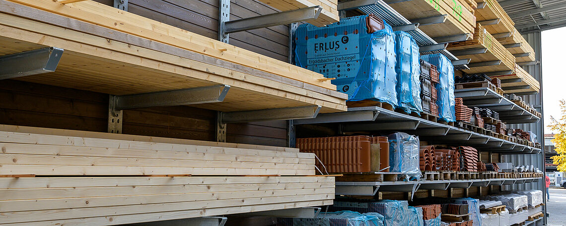 Scaffale cantilever con tetto