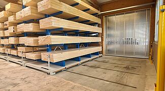 Scaffale cantilever compattabile