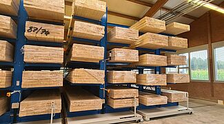 Scaffale cantilever compattabile
