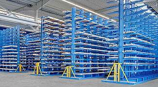 Scaffale cantilever - stoccaggio di acciaio