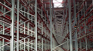 Scaffale compattabile a base di un porta pallet
