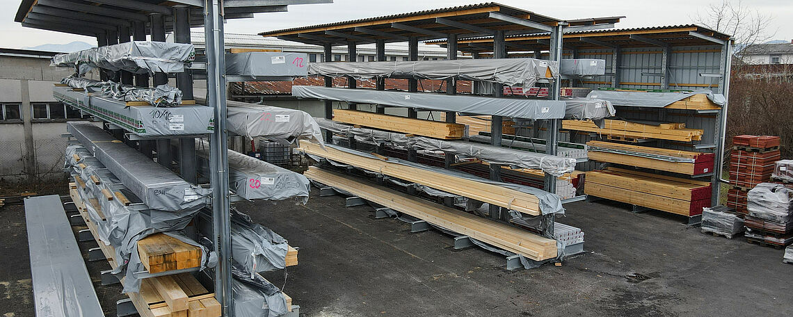 Scaffale cantilever con tetto - Stoccaggio sicuro
