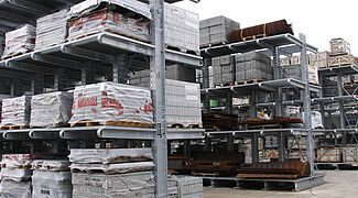 Scaffale cantilever - Stoccaggio all' esterno
