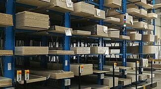Scaffale cantilever compattabile