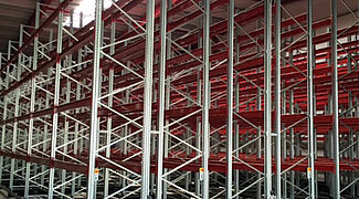 Scaffale compattabile a base di un porta pallet