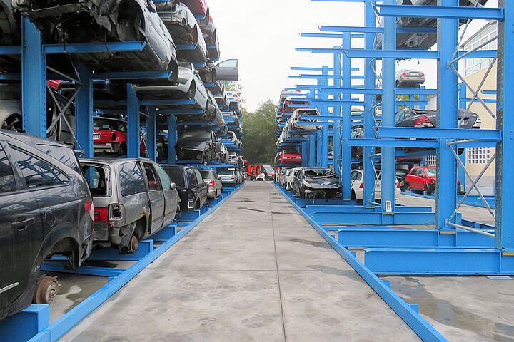 Scaffalatura Cantilever per veicoli usati