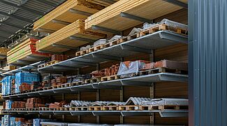 Scaffale cantilever coperto