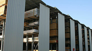 Scaffale cantilever con tetto